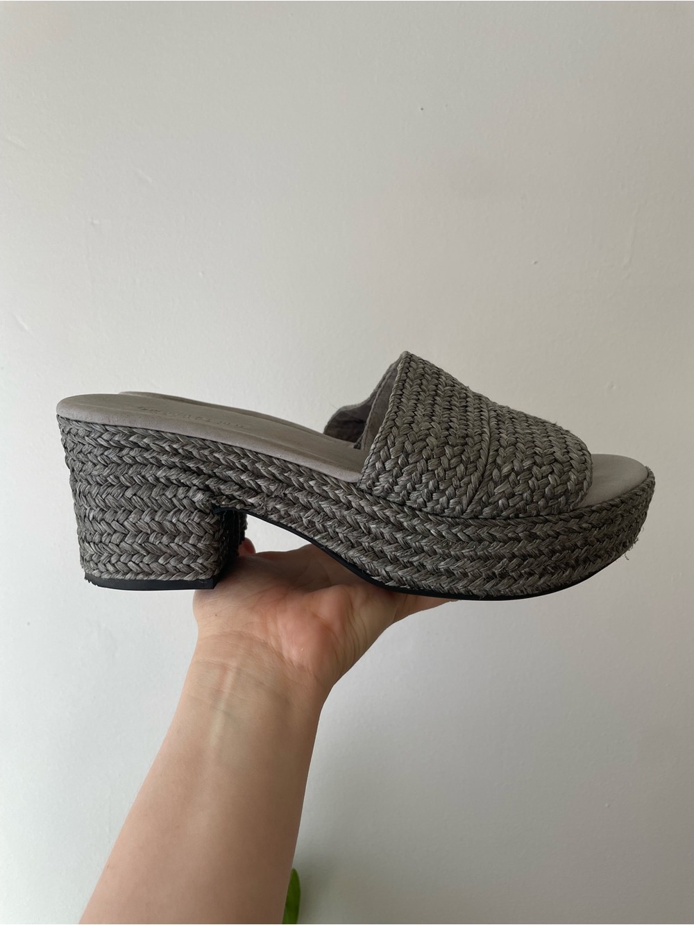 Chocolat Blu Natural Comfort Woven Platform Slides Size 10